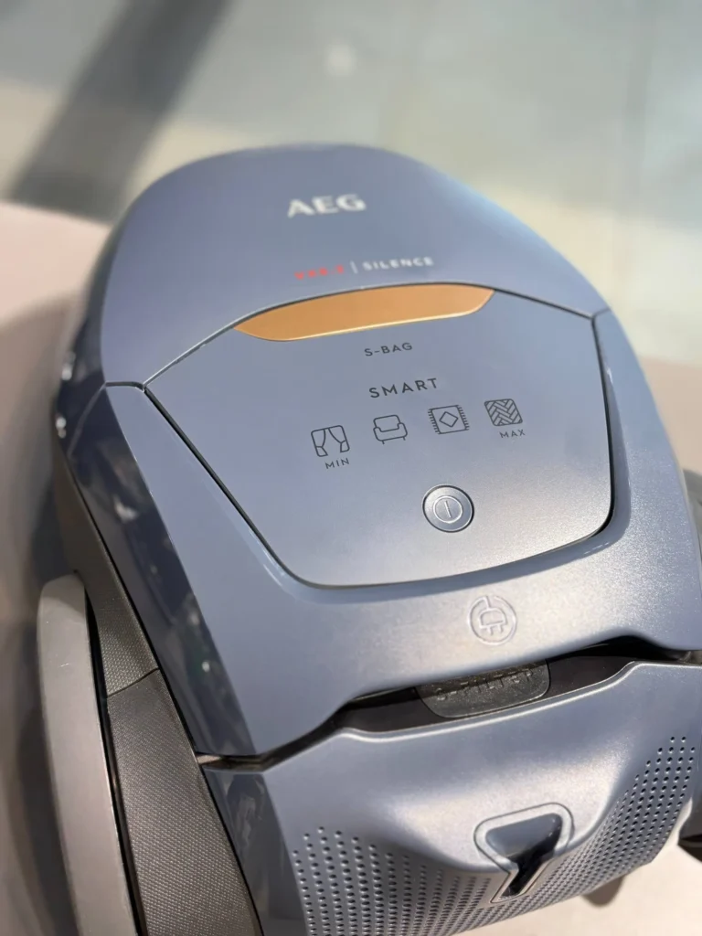 جاروبرقی AEG VX8.2 SILENCE