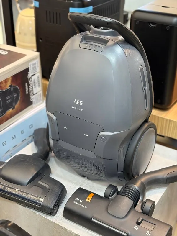 جاروبرقی آاگ AEG