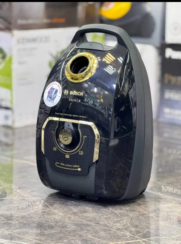 خرید جاروبرقی بوش BGL8GOLD سری 8 با موتور 2200 وات، کیسه 5 لیتری، فیلتر HEPA، سیستم QuattroPower و شعاع عملکرد 15 متر.